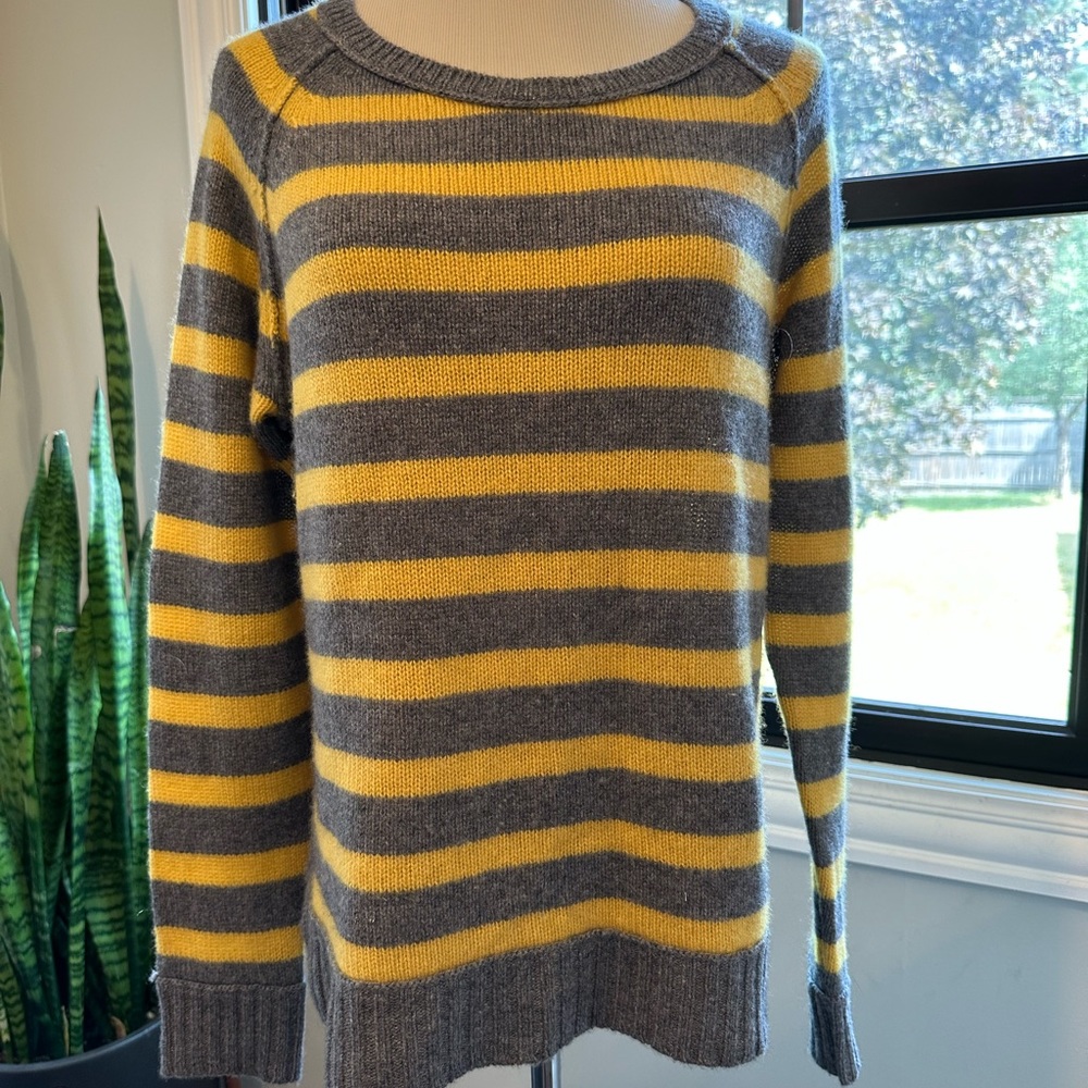 360 CASHMERE SWEATER SIZE MED